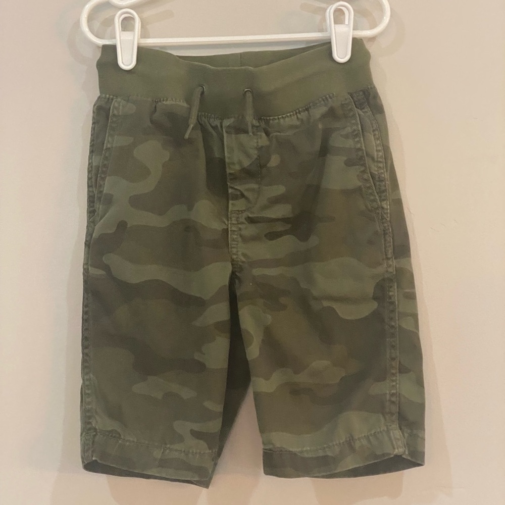 Gap Camouflage shorts size Small/6-7